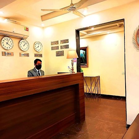 Hotel When In Gurgaon - Opposite To Artemis Hospital Exteriör bild