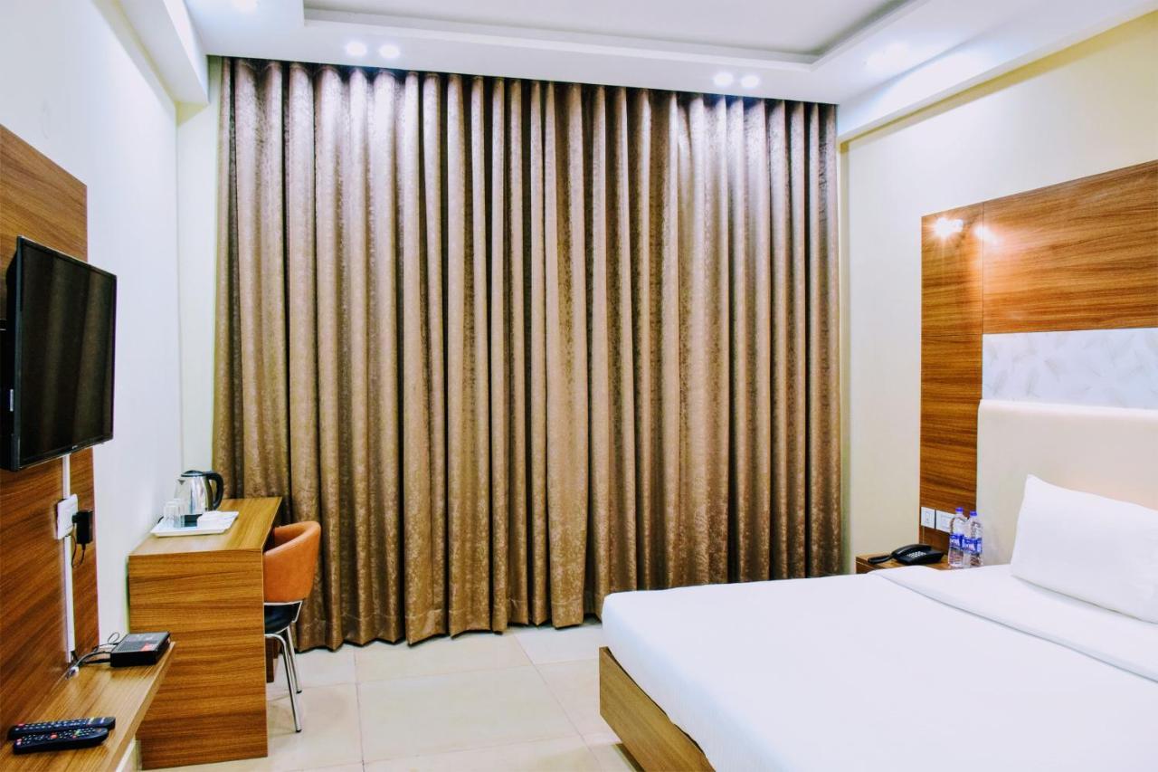 Hotel When In Gurgaon - Opposite To Artemis Hospital Exteriör bild
