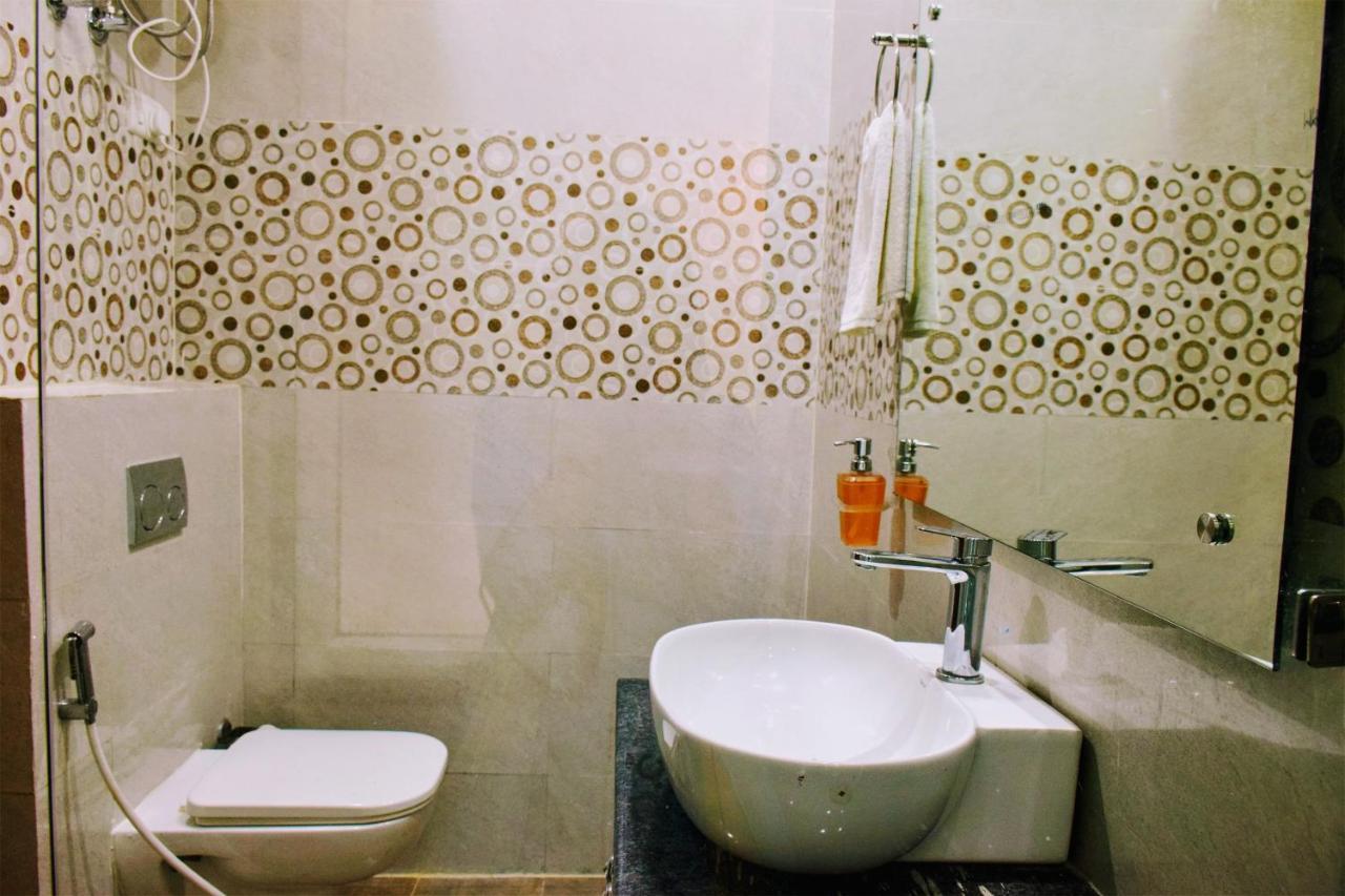 Hotel When In Gurgaon - Opposite To Artemis Hospital Exteriör bild