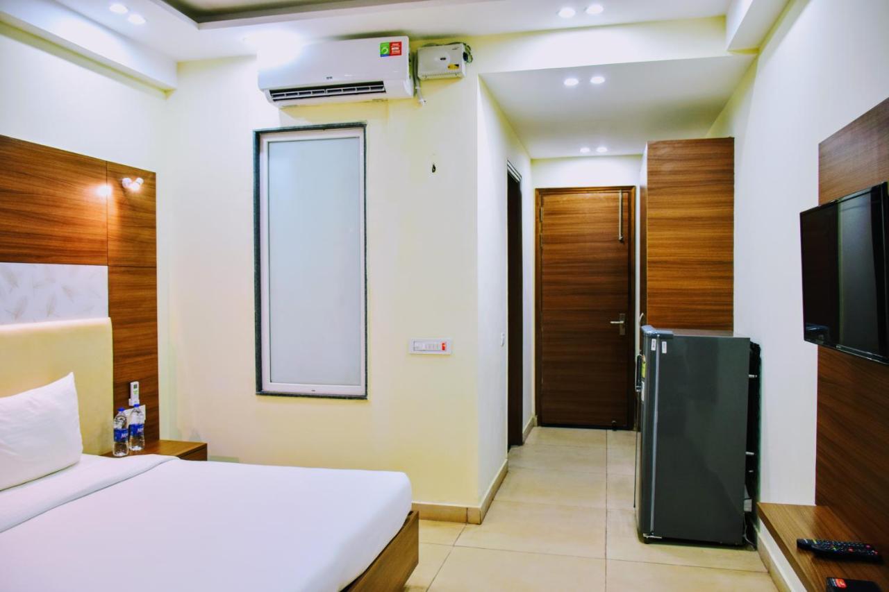 Hotel When In Gurgaon - Opposite To Artemis Hospital Exteriör bild