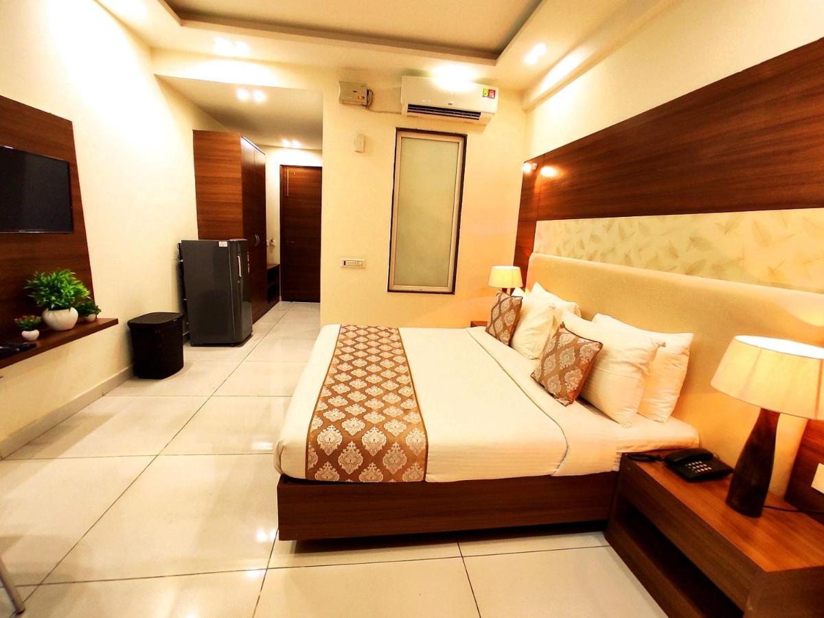 Hotel When In Gurgaon - Opposite To Artemis Hospital Exteriör bild