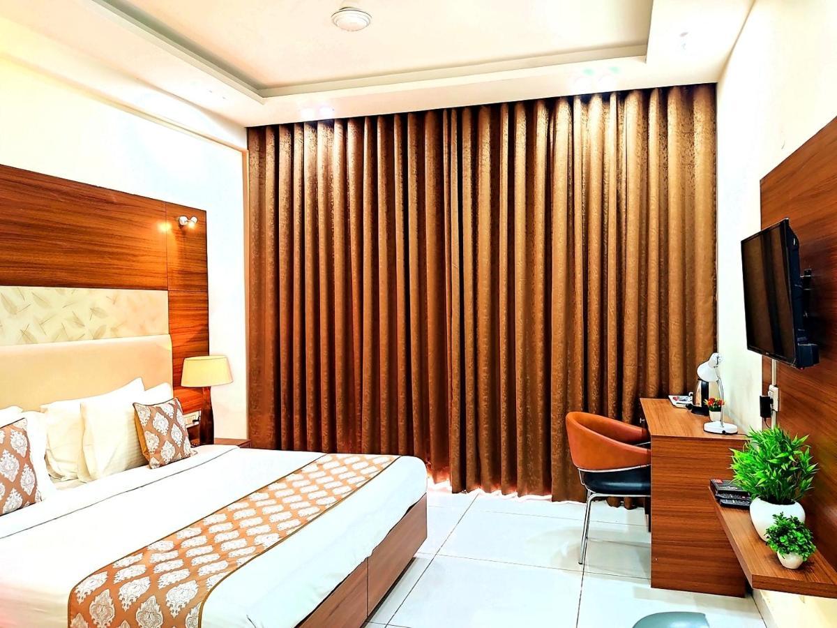 Hotel When In Gurgaon - Opposite To Artemis Hospital Exteriör bild