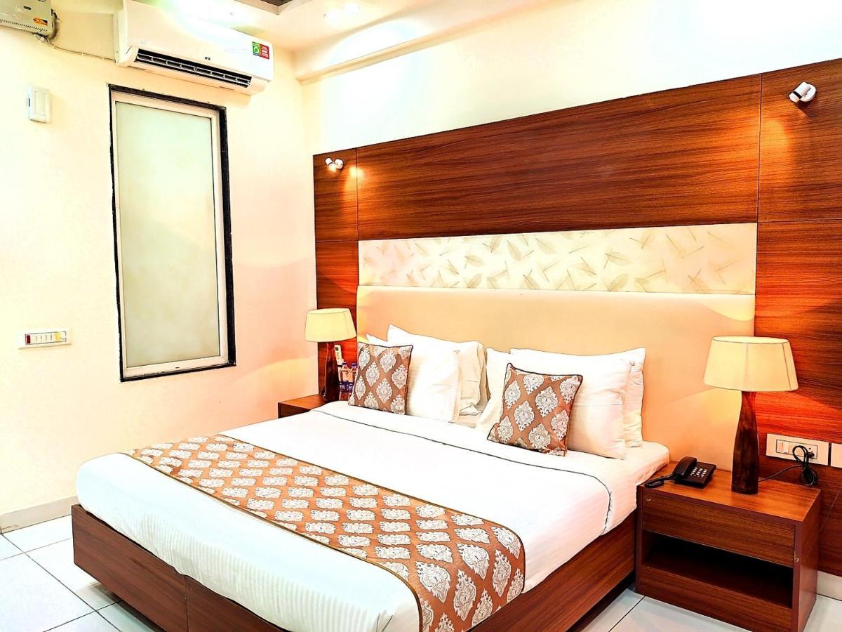 Hotel When In Gurgaon - Opposite To Artemis Hospital Exteriör bild