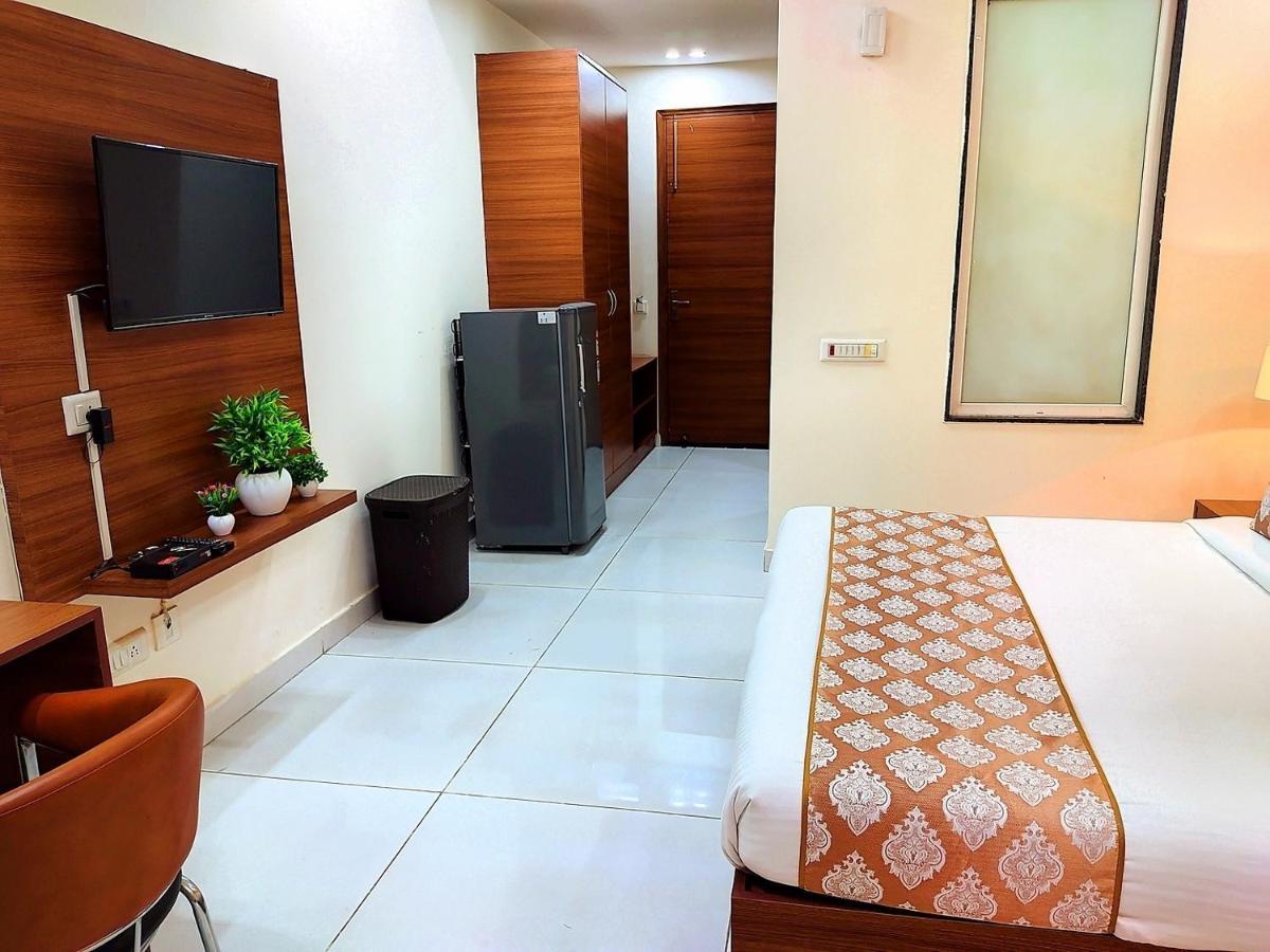 Hotel When In Gurgaon - Opposite To Artemis Hospital Exteriör bild